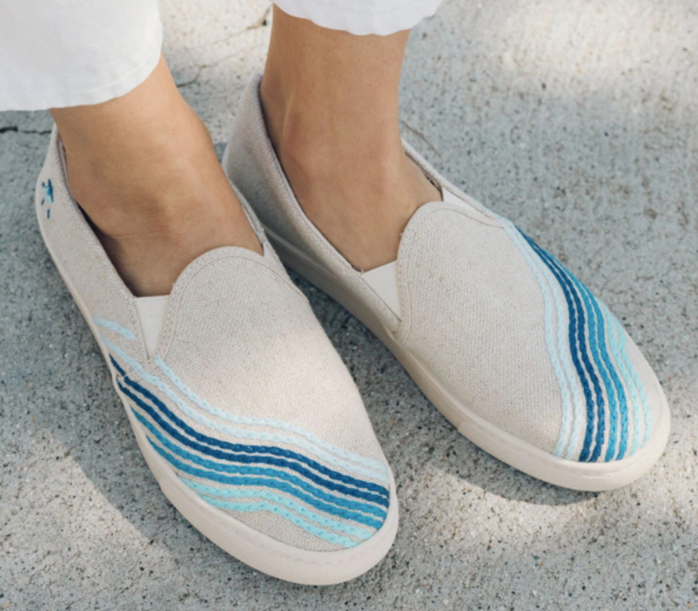 NEW Soludos Bondi Wave Embroidered Slip On Sneakers Size: 9